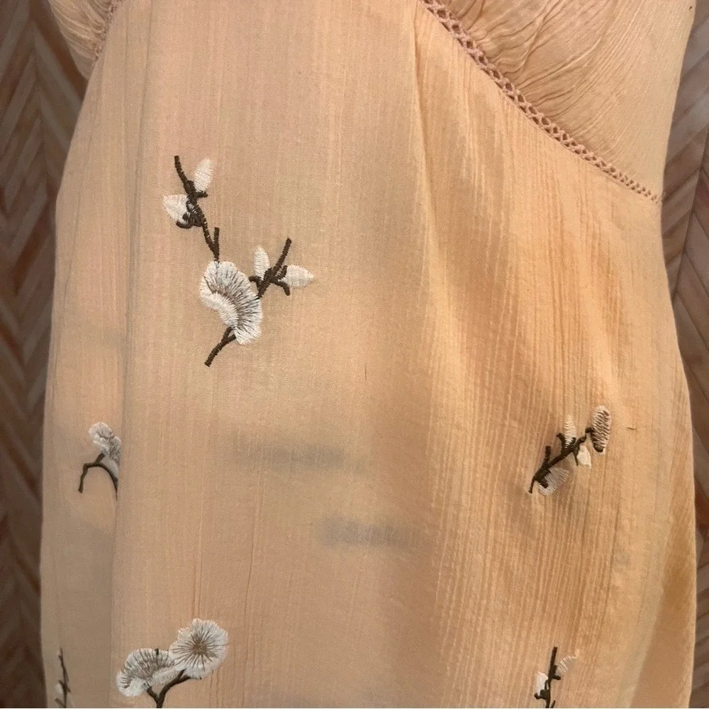 BB Dakota‎ Haleigh Peach Low Neck and Back Embroidered Midi Dress Women's Size 6